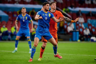 AMSTERDAM, NETHERLANDS - 13 Haziran 2021: Roman Yaremchuk (9) EURO 2020. Ukrayna, Hollanda 'ya karşı.