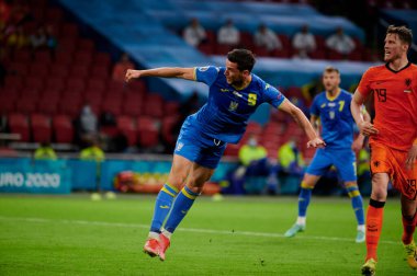 AMSTERDAM, NETHERLANDS - 13 Haziran 2021: Roman Yaremchuk (9) EURO 2020. Ukrayna, Hollanda 'ya karşı.