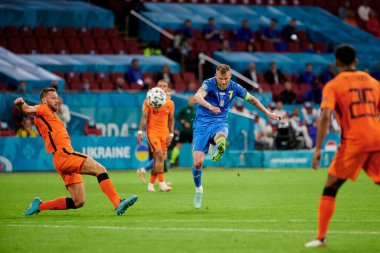 AMSTERDAM, NETHERLANDS - 13 Haziran 2021: Andriy Yarmolenko (7), EURO 2020. Ukrayna, Hollanda 'ya karşı.