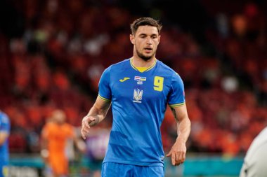 AMSTERDAM, NETHERLANDS - 13 Haziran 2021: Roman Yaremchuk (9) EURO 2020. Ukrayna, Hollanda 'ya karşı.