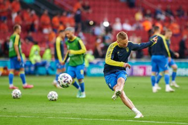 AMSTERDAM, NETHERLANDS - 13 Haziran 2021: Oleksandr Zinchenko (17) EURO 2020. Ukrayna, Hollanda 'ya karşı.