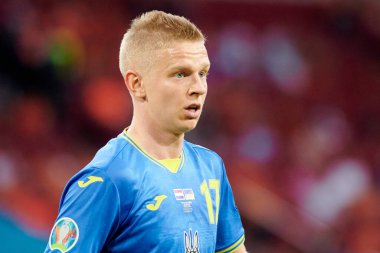 AMSTERDAM, NETHERLANDS - 13 Haziran 2021: Oleksandr Zinchenko (17) EURO 2020. Ukrayna, Hollanda 'ya karşı.