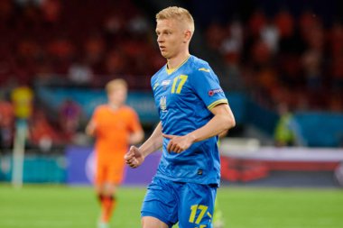 AMSTERDAM, NETHERLANDS - 13 Haziran 2021: Oleksandr Zinchenko (17) EURO 2020. Ukrayna, Hollanda 'ya karşı.