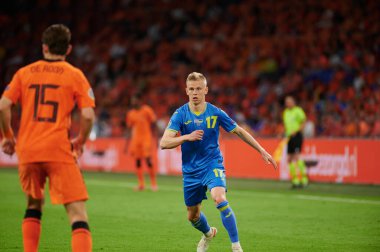 AMSTERDAM, NETHERLANDS - 13 Haziran 2021: Oleksandr Zinchenko (17) EURO 2020. Ukrayna, Hollanda 'ya karşı.