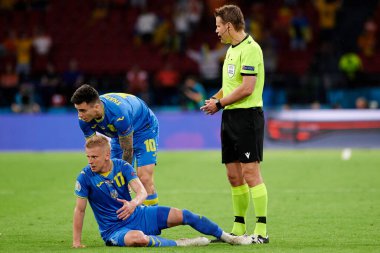 AMSTERDAM, NETHERLANDS - 13 Haziran 2021: Oleksandr Zinchenko (17) EURO 2020. Ukrayna, Hollanda 'ya karşı.