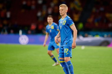 AMSTERDAM, NETHERLANDS - 13 Haziran 2021: Oleksandr Zinchenko (17) EURO 2020. Ukrayna, Hollanda 'ya karşı.