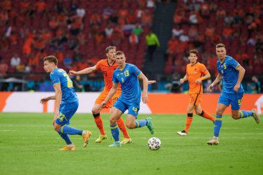 AMSTERDAM, NETHERLANDS - 13 Haziran 2021: Illia Zabarnyi (13) EURO 2020 boyunca. Ukrayna, Hollanda 'ya karşı.