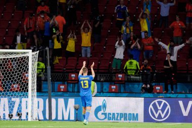 AMSTERDAM, NETHERLANDS - 13 Haziran 2021: Illia Zabarnyi (13) EURO 2020 yılındaki hayranlara şükran günü. Ukrayna, Hollanda 'ya karşı.