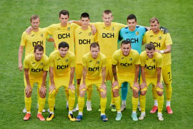 KHARKIV, UKRAINE - 6 Temmuz 2021 FC Metallist 'in takım fotoğrafı. Sezon öncesi futbol maçı FC Metalisti - FC Kvadro