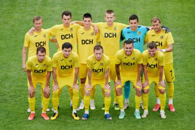 KHARKIV, UKRAINE - 6 Temmuz 2021 FC Metallist 'in takım fotoğrafı. Sezon öncesi futbol maçı FC Metalisti - FC Kvadro