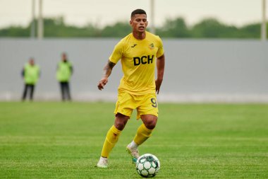KHARKIV, UKRAINE - 6 Temmuz 2021: Sezon öncesi futbol maçı FC Metalisti - FC Kvadro