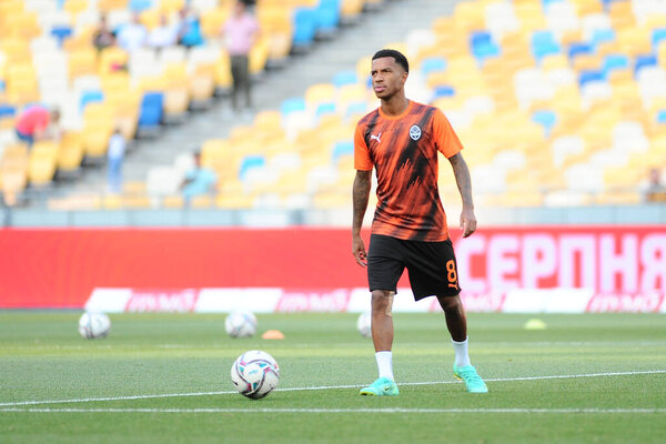 КИЕВ, Украина - 24 июля 2021 года: полузащитник Маркос Антонио во время футбольного матча Премьер-лиги Украины "Шахтер" - ФК "Ингулец"