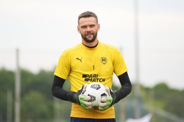 Kharkiv, Ukrayna - 5 Ağustos 2021: Denys Sydorenko (kaptan). UPL Şampiyonası Metalisti 1925 Chornomorec maçından önce açık antrenman