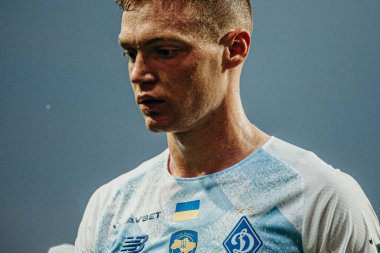 Zaporizhzhia, Ukrayna - 7 Ağustos 2021: Viktor Tsyhankov (yardımcı kaptan). UPL şampiyonası FC Zorya Luhansk FC Dinamo Kyiv 'e karşı.