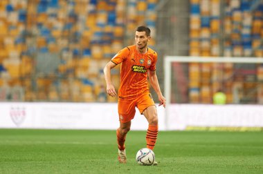 KYIV, UKRAINE - 13 Ağustos 2021: Orta saha oyuncusu Taras Stepanenko (6). Shakhtar Donetsk - Metallist-1925 Kharkiv maçı