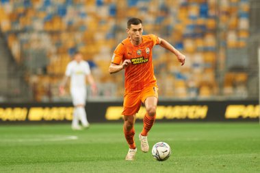 KYIV, UKRAINE - 13 Ağustos 2021: Orta saha oyuncusu Taras Stepanenko (6). Shakhtar Donetsk - Metallist-1925 Kharkiv maçı
