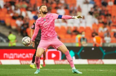 KYIV, UKRAINE - 13 Ağustos 2021: Denys Sydorenko (kaptan), Shakhtar Donetsk - Metallist-1925 Kharkiv maçı