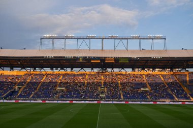 KHARKIV, UKRAINE - 22 Ağustos 2021 Metalist Stadyum. Metalci, Obolon 'a karşı.