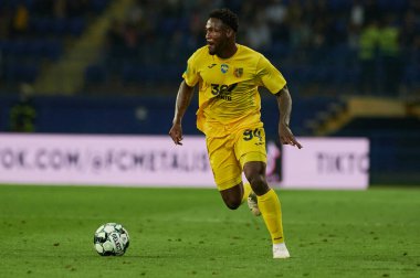 KHARKIV, UKRAINE - 22 AĞUSTOS 2021: Brayan Riascos, FC Futbol Maçı Metalisti Obolon 'a Karşı