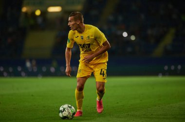 KHARKIV, UKRAINE - 22 Ağustos 2021: Yuriy Romanyuk. FC Futbol Maçı Metalisti Obolon 'a Karşı
