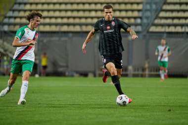 Zaporizhzhia, Ukrayna - 26 Ağustos 2021: Artem Hromov. FC Zorya Luhansk ile FC Rapid Wien arasındaki UEFA Avrupa Ligi karşılaşması