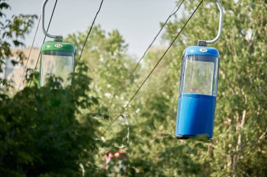 Kablolu araba. Ropeway retro teknolojisi ve ulaşım teması. 