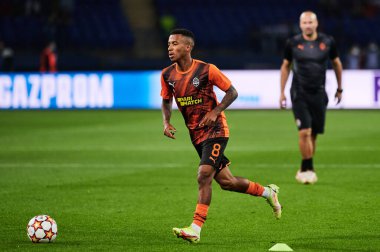 KHARKIV, UKRAINE - 24 Ağustos 2021: orta saha oyuncusu Marcos Antonio (8). UEFA Şampiyonlar Ligi, Shakhtar ve Monako maçı.