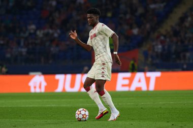 KHARKIV, UKRAINE - 24 Ağustos 2021 Aurelien Tchouameni. UEFA Şampiyonlar Ligi, Shakhtar ve Monako maçı.