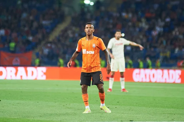 KHARKIV, UKRAINE - 24 Ağustos 2021: orta saha oyuncusu Marcos Antonio (8). UEFA Şampiyonlar Ligi, Shakhtar ve Monako maçı.