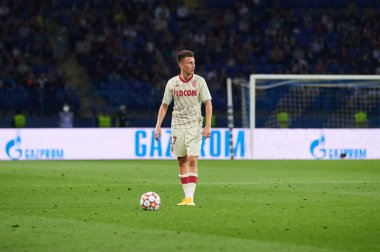 KHARKIV, UKRAINE - 24 Ağustos 2021 Aleksandr Golovin serbest vuruş yaptı. UEFA Şampiyonlar Ligi, Shakhtar ve Monako maçı.