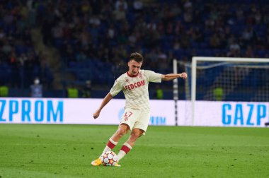 KHARKIV, UKRAINE - 24 Ağustos 2021 Aleksandr Golovin serbest vuruş yaptı. UEFA Şampiyonlar Ligi, Shakhtar ve Monako maçı.