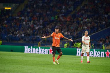 KHARKIV, UKRAINE - 24 Ağustos 2021: orta saha oyuncusu Marcos Antonio (8). UEFA Şampiyonlar Ligi, Shakhtar ve Monako maçı.