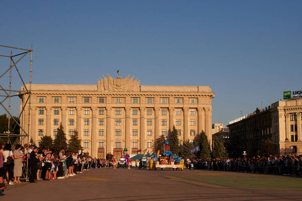 Харьков, Украина - 1 сентября 2021 года: День знаний. Марш университета на самой большой площади Европы, площадь Свободы.