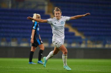 KHARKIV, UKRAINE - 9 Eylül 2021: Olha Ovdiychuk golünü kutluyor. UEFA Kadınlar Ligi Zhilstroi-1 - Apollon maçı.. 