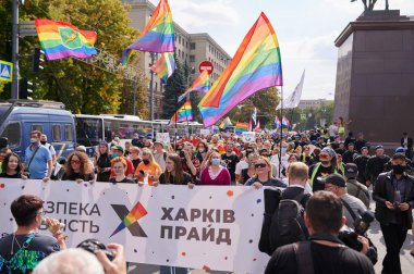 Kharkiv, Ukrayna - 12 Eylül 2021: Harkiv Pride 'ın Kharkiv sokaklarındaki katılımcıları