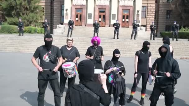Χάρκοβο Ουκρανία Σεπτεμβρίου 2021 Συμμετέχοντες Του Kharkiv Pride Στους Δρόμους — Αρχείο Βίντεο