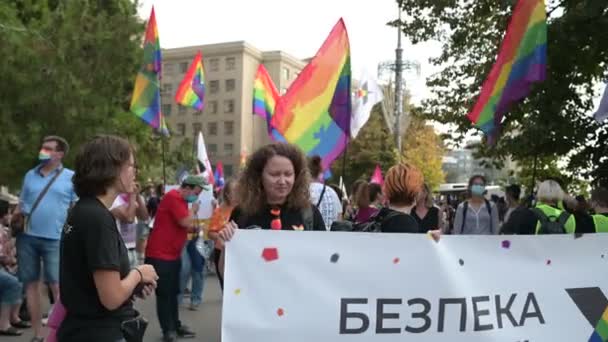 Kharkiv Ukrayna Eylül 2021 Harkiv Pride Kharkiv Sokaklarındaki Katılımcıları — Stok video