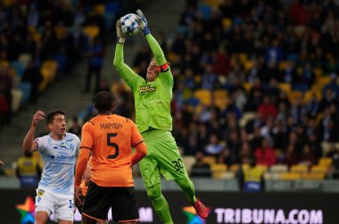 KYIV, UKRAINE - 22 Eylül 2021: kaleci Andriy Pyatov (30). Ukrayna Süper Kupası FC Shakhtar-FC Dynamo futbol karşılaşması