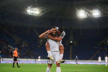 DNIPRO, UKRAINE - 26 Eylül 2021: Allah yar Sayyadmanesh ve Shahab Zahedy. Ukrayna Premiere Ligi FC Dnipro FC Zorya 'ya karşı
