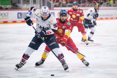 DUESSELDORF, Almanya - 14 Ekim 2025: - Hokey maçı DEL2 Dsseldorfer EG - PSD-BANK-DOME 'da Ravensburg. Sadece yazı işleri için. Satmak veya dağıtmak yasaktır. 