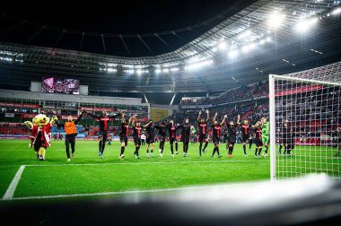 LEVERKUSEN, GERMANY - 17 ARALIK, 2023: Takım kutlaması, FC Bayer 04 Leverkusen-Eintracht Frankfurt maçı Bayena 'da