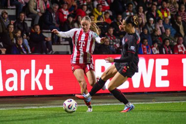 COLOGNE, GERMANY - 16 Ekim 2025: Carlotta Imping, Selina Ostermeier - 1.FC Koeln Frauen 'e karşı Bayer 04 Frauen FRANZ-KREMER STADION