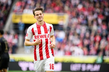 COLOGNE, ALMANY - 18 Ekim 2025: Jakub Kaminski - Bundesliga 1 'in futbol maçı. FC Koeln, FC Augsburg 'a karşı Rhein Enerji Stadyumu' nda.