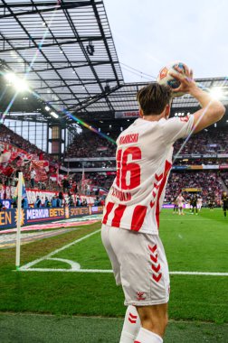 COLOGNE, ALMANY - 18 Ekim 2025: Sebastian Sebulonsen - Bundesliga 1 'in futbol maçı. FC Koeln, FC Augsburg 'a karşı Rhein Enerji Stadyumu' nda.