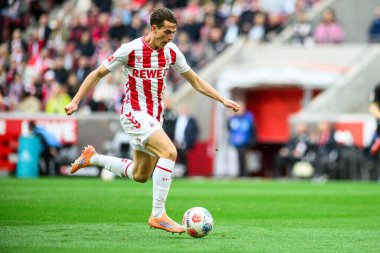 COLOGNE, ALMANY - 18 Ekim 2025: Jakub Kaminski - Bundesliga 1 'in futbol maçı. FC Koeln, FC Augsburg 'a karşı Rhein Enerji Stadyumu' nda.