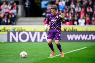 COLOGNE, ALMANY - 18 Ekim 2025: Finn Dahmen - Bundesliga 1 'in futbol maçı. FC Koeln, FC Augsburg 'a karşı Rhein Enerji Stadyumu' nda.
