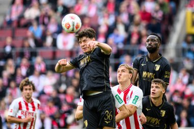 COLOGNE, ALMANY - 18 Ekim 2025: Mert Koemuer - Bundesliga 1 'in futbol maçı. FC Koeln, FC Augsburg 'a karşı Rhein Enerji Stadyumu' nda.
