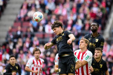 COLOGNE, ALMANY - 18 Ekim 2025: Mert Koemuer - Bundesliga 1 'in futbol maçı. FC Koeln, FC Augsburg 'a karşı Rhein Enerji Stadyumu' nda.