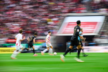 COLOGNE, ALMANY - 18 Ekim 2025: Eric Martel - Bundesliga 1 'in futbol maçı. FC Koeln, FC Augsburg 'a karşı Rhein Enerji Stadyumu' nda.