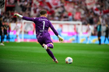 COLOGNE, ALMANY - 18 Ekim 2025: Finn Dahmen - Bundesliga 1 'in futbol maçı. FC Koeln, FC Augsburg 'a karşı Rhein Enerji Stadyumu' nda.